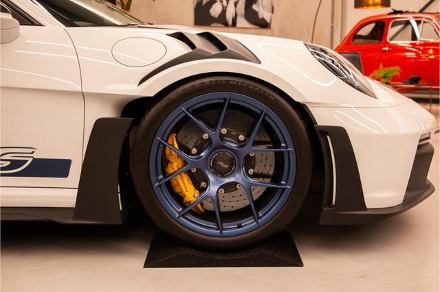 Porsche 911 4.0 GT3 RS | Weissach | Keramische PCCB | Lift | Exclusive Manufaktur | Bose Sound | Full Xpel PPF | Sport Chrono | PDLS+ Black | 525PK | Alcantara | Carbon | BTW | 992 | GT3RS | Clubsport pakket | Camera | Sfeerverlichting | Apple & Android Carplay | 202