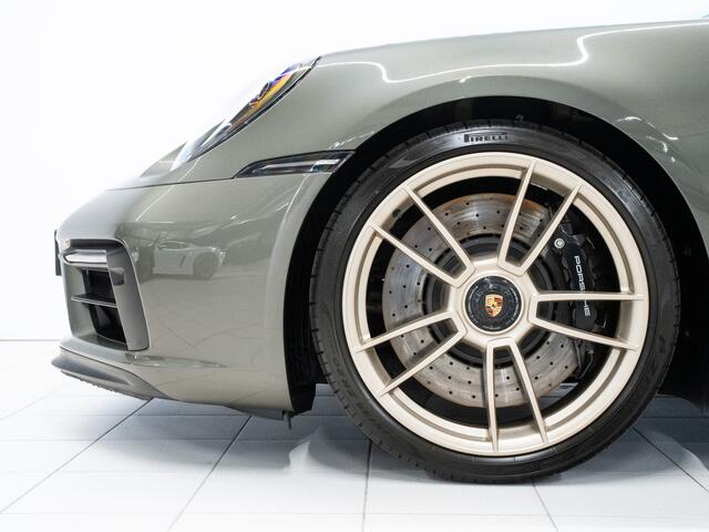 Porsche 911 Carrera GTS