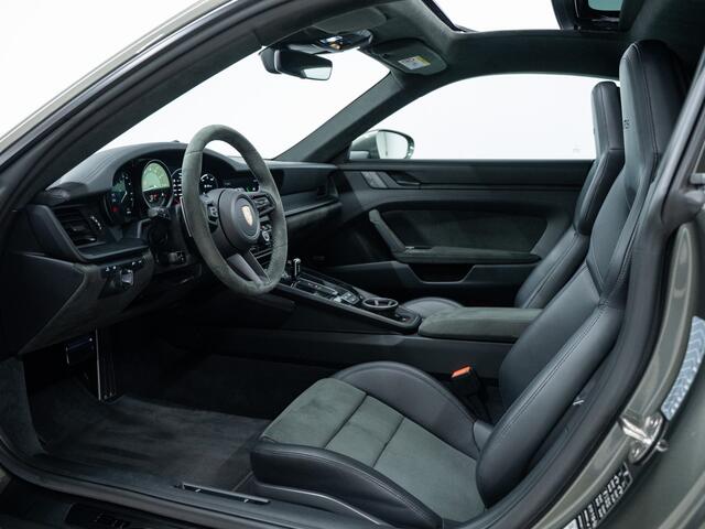 Porsche 911 Carrera GTS