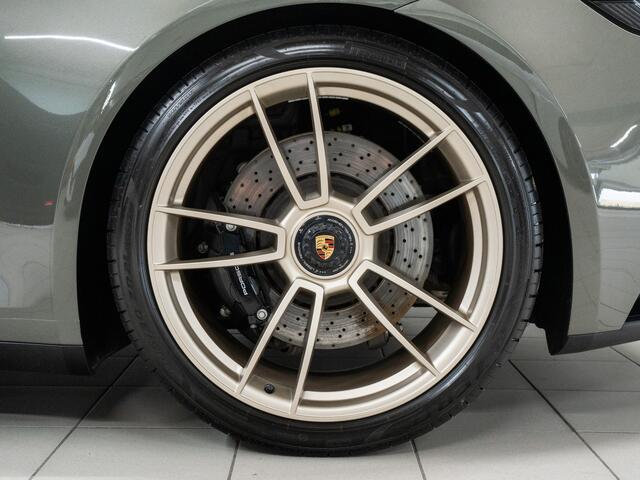 Porsche 911 Carrera GTS