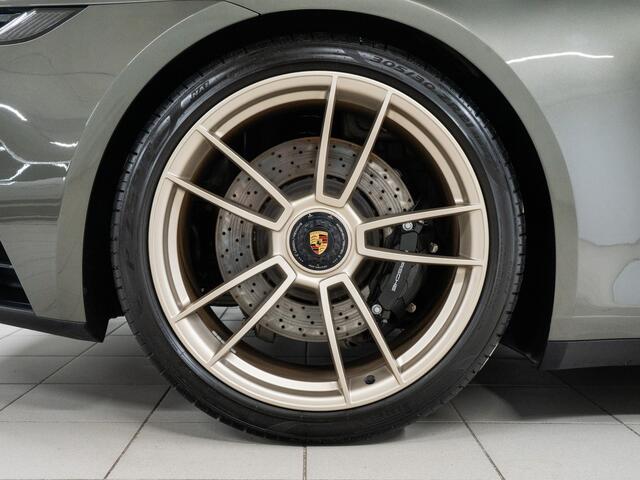 Porsche 911 Carrera GTS