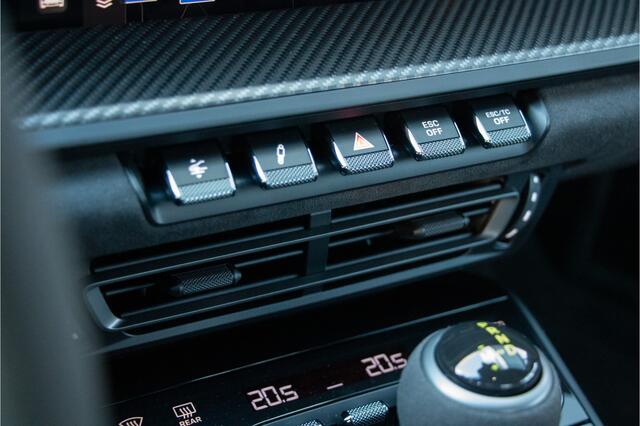 Porsche 911 4.0 GT3 RS | Weissach | PTS | Keramische PCCB | Lift | Exclusive Manufaktur ¤16.539 PTS | Sport Chrono | PDLS+ Black | 525PK | Alcantara | Carbon | 19/20" | Exclusive Design Achterlichten | 992 | GT3RS | Clubsport pakket | Camera | Sfeerverlichting | Appl