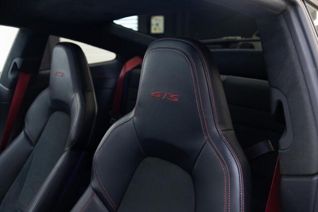 Porsche 911 3.0 Carrera GTS | Aerokit | Glazen schuifdak | Bose | Lift | Sportuitlaat |