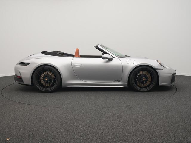 Porsche 911 Carrera 4 GTS Cabriolet