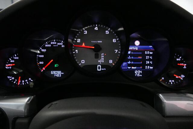 Porsche 911 Cabrio 3.0 Carrera S / Sportuitlaat / Elektr. verstelbare stoelen + memory (14wegs) / PDLS+ / Sport-Chrono Pakket / Stoelverwarming / Apple Carplay / BOSE audio systeem / 21'' LMV / Achteruitrijcamera / Cruise Control