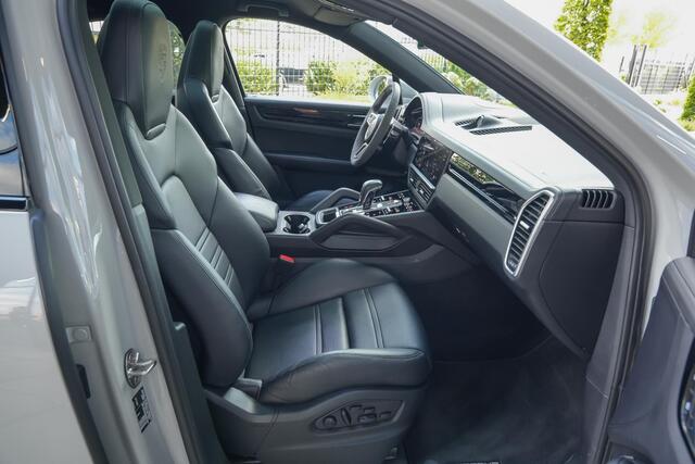 Porsche CAYENNE Coupé E-Hybrid 3.0 462pk |Org. NL|BTW|panoramadak|sport chrono|sportdesign|Bose|sportstoelen 18-voudig|memory|luchtvering|360 camera|achterasbesturing|sportuitlaat|elek. achterklep|