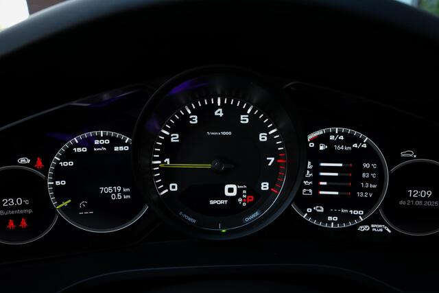 Porsche CAYENNE Coupé E-Hybrid 3.0 462pk |Org. NL|BTW|panoramadak|sport chrono|sportdesign|Bose|sportstoelen 18-voudig|memory|luchtvering|360 camera|achterasbesturing|sportuitlaat|elek. achterklep|