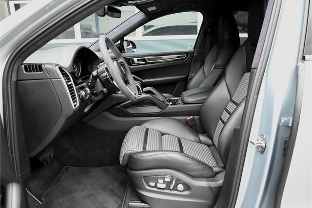 Porsche CAYENNE Coupé 3.0 E-Hybrid / LIGHTWEIGHT / SPORT DESIGN / PDLS LED / SPORT CHRONO / ALCANTARA / 360 CAMERA