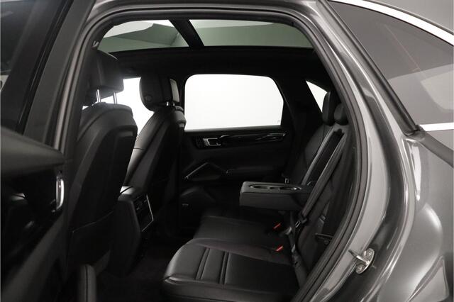 Porsche CAYENNE 3.0 E-Hybrid, Orig.NL / 100% | Softclose | Pano | BOSE | Trekhaak | Luchtvering - RIJKLAAR