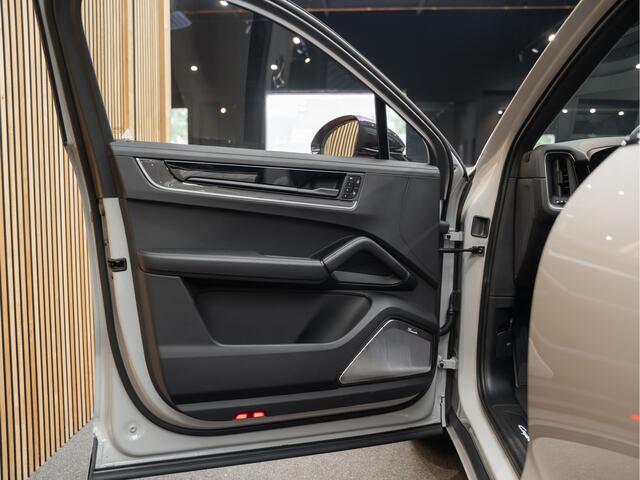 Porsche CAYENNE Coupé Turbo E-Hybrid Carbon Sport Uitlaat 4.0 Turbo E-Hybrid Keramisch