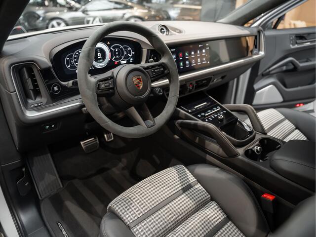 Porsche CAYENNE Coupé Turbo E-Hybrid Carbon Sport Uitlaat 4.0 Turbo E-Hybrid Keramisch