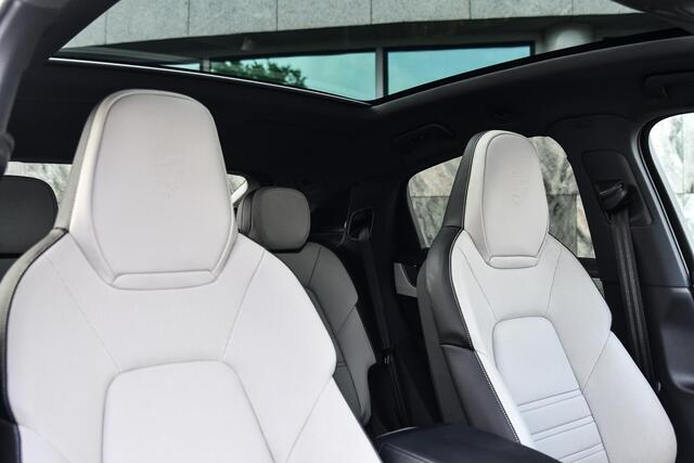 Porsche CAYENNE Coupé 3.0 E-Hybrid |Sport&design|Ventilatie|22inch|Glazendak|4W-sturing|