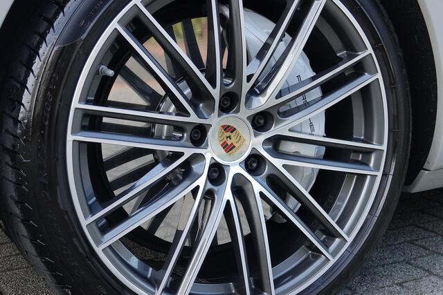 Porsche CAYENNE Coupé 3.0 | Pano | Sport Design | Trekhaak | Sport Chrono | ACC | HUD | Bose |