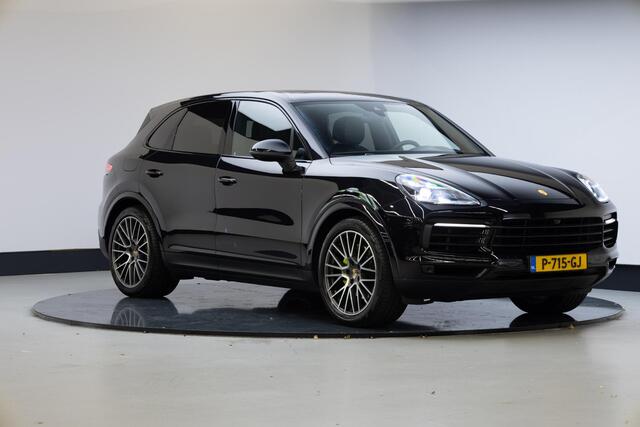 Porsche CAYENNE 3.0 E-Hybrid | 21 Inch | Panoramadak | Luchtvering | 360 Camera | Trekhaak | Leder |