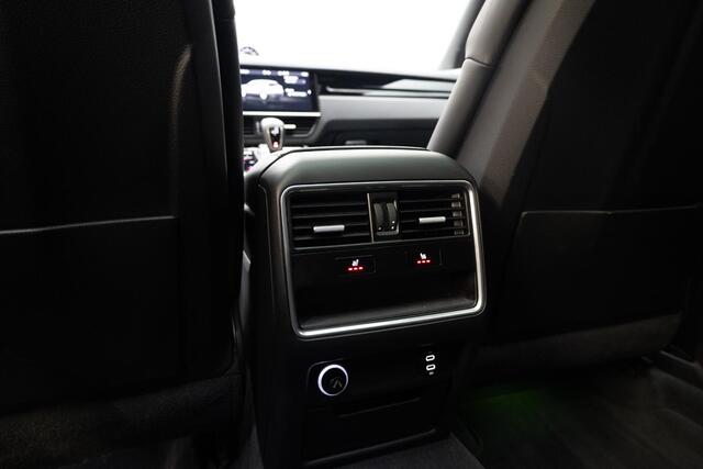 Porsche CAYENNE 3.0 E-Hybrid | 21 Inch | Panoramadak | Luchtvering | 360 Camera | Trekhaak | Leder |