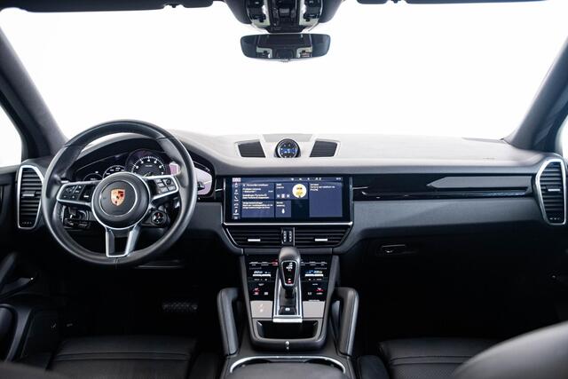 Porsche CAYENNE 3.0 E-Hybrid Panoramadak - Comfortstoelen - Stuurbekrachtiging Plus - Sport Chrono Pakket - Sound systeem BOSE - Head Up - Parkassist voor/achter - 3D Surround View - Luchtvering -