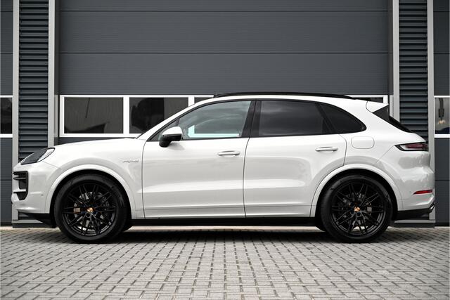 Porsche CAYENNE 3.0 E-Hybrid / SPORT DESIGN / PANO / PASSENGER DISPLAY / SPORTUITLAAT / HUD / 4WIELSTURING / SPORT CHRONO