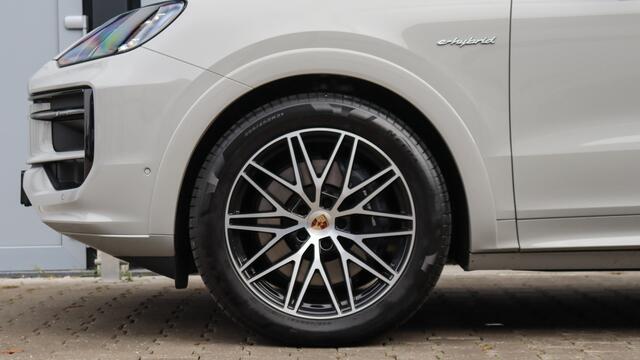 Porsche CAYENNE 3.0 E-Hybrid SportDesign | Panoramadak | BOSE Sound | Soft-Close | Bijrijdersdisplay | Trekhaak