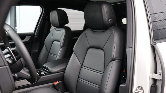 Porsche CAYENNE 3.0 E-Hybrid SportDesign | Panoramadak | BOSE Sound | Soft-Close | Bijrijdersdisplay | Trekhaak
