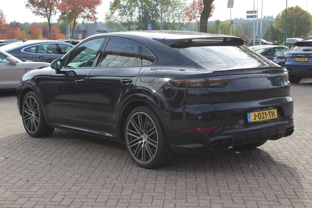 Porsche CAYENNE Coupé 3.0 E-Hybrid / Trekhaak / Panoramadak / Camera / 22'' / CarPlay / Sportdesign+Chrono / Luchtvering / Bose / Dodehoek / Stoelverwarming / DAB / ACC