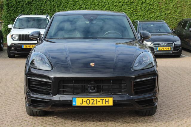 Porsche CAYENNE Coupé 3.0 E-Hybrid / Trekhaak / Panoramadak / Camera / 22'' / CarPlay / Sportdesign+Chrono / Luchtvering / Bose / Dodehoek / Stoelverwarming / DAB / ACC