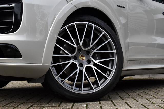 Porsche CAYENNE Coupé 3.0 E-Hybrid 462pk SportDesign | Pano | 22'' Wielen | ACC | Softclose | Bose | Stoelventilatie | Head-Up | 360 Camera |