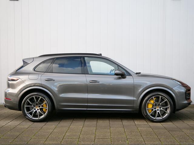 Porsche CAYENNE 4.0 Turbo S E-Hybrid 680pk Automaat Keramisch / Nightvision / Trekhaak / Achterasbesturing