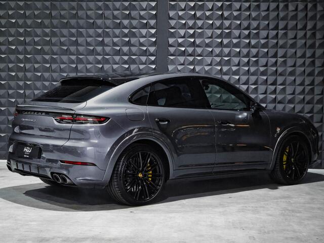 Porsche CAYENNE Coupé 4.0 Turbo S E-Hybrid | Approved | Pano | Burm | Vent.| Carbon | Topv. | 22"| Servo | PDLS+ | Sportuitl. | Side | Chrono