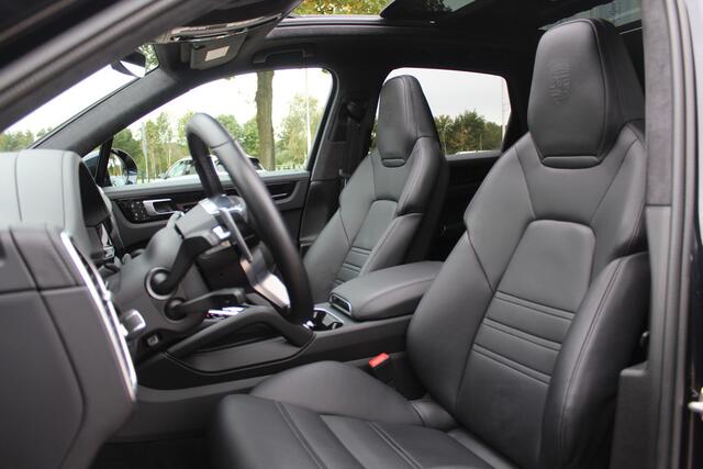 Porsche CAYENNE 3.0 E-Hybrid Platinum Edition / Trekhaak / Panoramadak / 360Camera / Achterasbesturing / Sportuitlaat / 21'' / Luchtvering / Bose / Sportdesign + Chrono / Carbon intr. / 4zone Airco / Stoelventilatie+verwarming / Stuurver