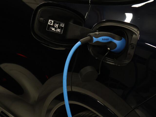 Porsche CAYENNE 3.0 E-Hybrid Platinum Edition [SCHUIFKANTELDAK, SPORT CHRONO, SOFTCLOSE, TREKHAAK INKLAPBAAR, LUCHTVERING, APPLE CARPLAY, ANDROID, MEMORY SEATS, BOSE SOUND, 360 CAMERA, HEAD-UP, ADAPTIVE CRUISE, STOELVENTILATIE, STOELVERW