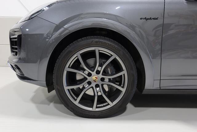 Porsche CAYENNE 3.0 E-Hybrid I Sport Chrono I 360 camera I eerste eigenaar I org NL I Panoramadak