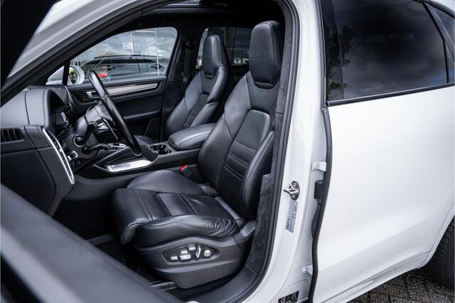 Porsche CAYENNE 4.0 Turbo ** PCCB** Burmester ** Approved ** Panodak ** Trekhaak ** 18-weg Sportstoelen 4WS ** Adapt. Cruise ** Softclose ** NP 237K ** NL auto!!