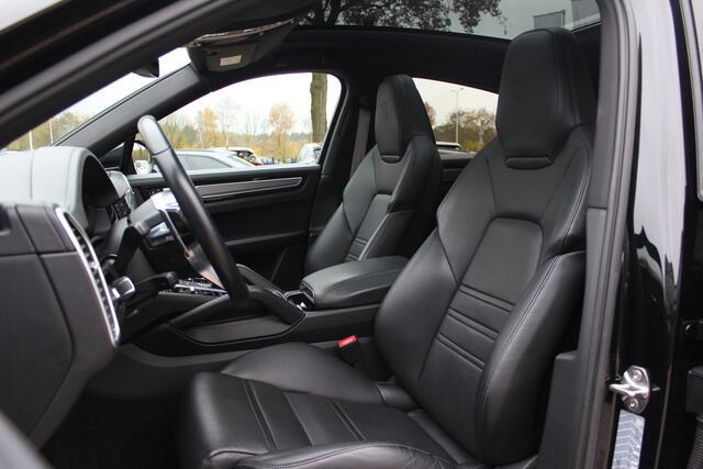 Porsche CAYENNE Coupé 3.0 E-Hybrid Platinum Edition / Panoramadak / 360Camera / Bose / 21'' / Sportdesign+Chrono / Stoelventilatie / Stoelverwarming / Stuurverwarming / Luxe Leder / Luchtvering / Sportuitlaat / Dodehoek / DAB / ACC