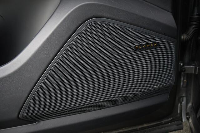 Porsche CAYENNE 3.0 E-Hybrid | NP ¤ 222.577,- | KERAMISCHE REMMEN | 40K TECHART | CLANCK AUDIO | FULL PPF | PASM | PDCC | PCCB | PDLS+ | PANORAMADAK | SOFTCLOSE | ADAPTIVE CRUISE | ACHTERASBESTURING | SPORTUITLAAT | SPORTDESIGN CARBON | STOELKOELING/VERWARMING VOOR & AC 