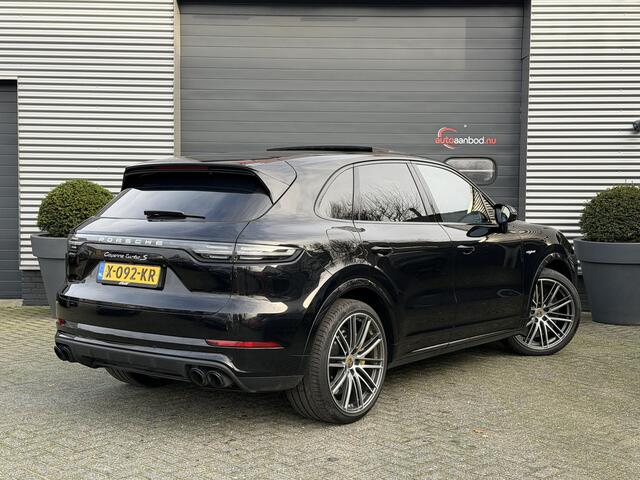 Porsche CAYENNE 4.0 Turbo S E-Hybrid 680 PK | Keramische Remmen | Panoramadak | Head-Up Display | 360* Camera | Carbon | Elektrische Trekhaak |