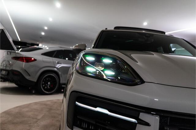 Porsche CAYENNE 3.0 E-Hybrid 470PK | Krijt | Pano | InnoDrive | Sfeer | Bose | Lucht | 12 MND Garantie