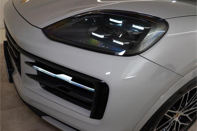 Porsche CAYENNE 3.0 E-Hybrid 470PK | Krijt | Pano | InnoDrive | Sfeer | Bose | Lucht | 12 MND Garantie