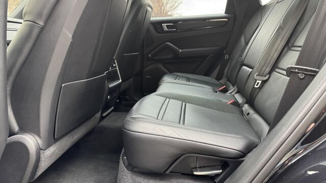 Porsche CAYENNE 3.0 E-Hybrid Pano | Camera | Sport chrono