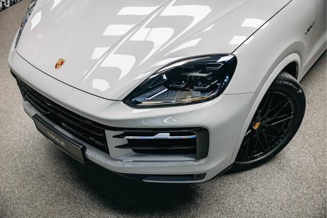 Porsche CAYENNE Coupé 3.0 E-Hybrid | Head-up | Bose | Sport Chrono | Stuurverwarming | Stoelverwarming en verkoeling | Trekhaak | Kreide |