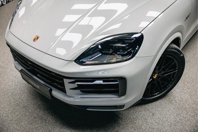 Porsche CAYENNE Coupé 3.0 E-Hybrid | Head-up | Bose | Sport Chrono | Stuurverwarming | Stoelverwarming en verkoeling | Trekhaak | Kreide |