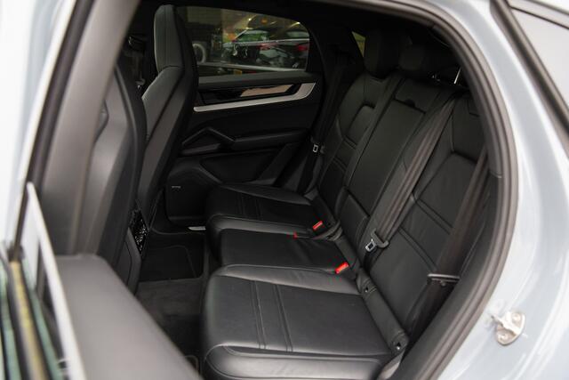 Porsche CAYENNE Coupé 3.0 E-Hybrid , Panoramadak, Bose, Trekhaak, Sport Chrono,