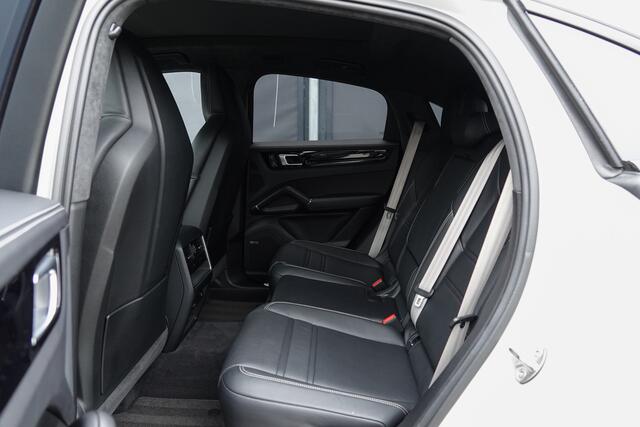 Porsche CAYENNE Coupé 3.0 E-Hybrid 462Pk Aut. | Platinum Edition | Sport-Design Pakket | Luchtvering | 360° Camera | 22''