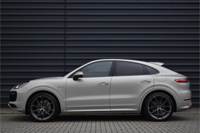 Porsche CAYENNE Coupé 3.0 E-Hybrid 462pk Lightweight | Carbon Dak | ACC | 22'' Wielen | Matrix PDLS+ | Luchtvering | 360 Camera |