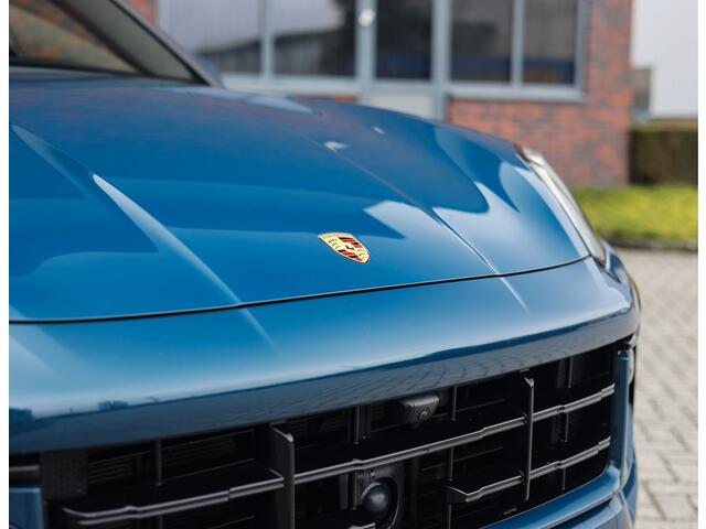 Porsche CAYENNE Coupé 3.0 E-Hybrid | Pano - Trekhaak - Sport Chrono