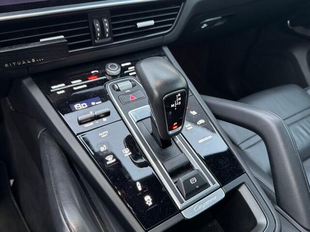 Porsche CAYENNE Coupé 3.0 E-Hybrid met Sport Design, Soft-Close, 22inch, Luchtvering, Bose, LED