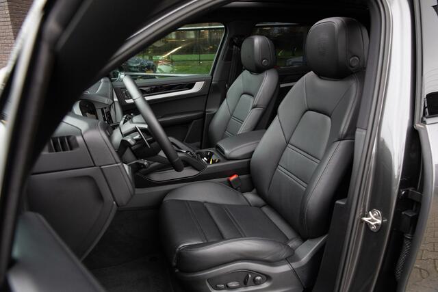 Porsche CAYENNE 3.0 E-Hybrid , Sport Chrono, Luchtvering, Softclose, HUD, Pano,