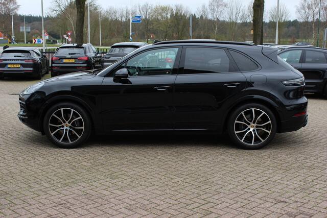 Porsche CAYENNE 3.0 E-Hybrid / Panoramadak / Camera / Softclose / Keyless / Carbon intr. / Luchtvering / 21'' / Bose / Sfeerverlichting / Adaptieve stoelen / Stoelventilatie / Stoelverwarming 4x / Sportchrono / Dodehoek