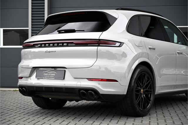 Porsche CAYENNE 3.0 E-Hybrid / SPORT DESIGN / PANO / PASSENGER DISPLAY / SPORT UITLAAT / HUD / MASSAGE / SPORT CHRONO