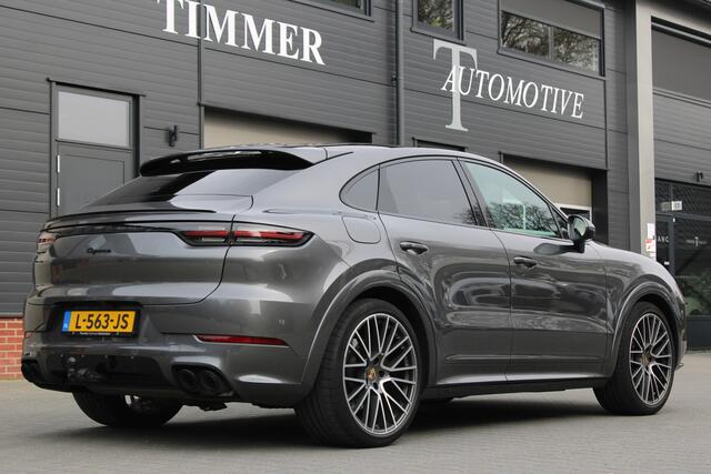 Porsche CAYENNE Coupé 3.0 E - Hybrid - 22 inch - Sport Design - Panoramadak - Adaptieve cruise control - Sport Grono 18 voudig verstelbare stoelen - Luchtvering - Matrix Led koplampen - Trekhaak Nederlandse Porsche - Bose - Rondom zicht camera