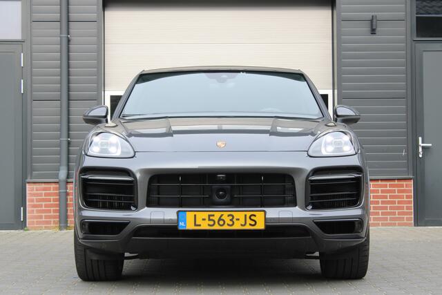 Porsche CAYENNE Coupé 3.0 E - Hybrid - 22 inch - Sport Design - Panoramadak - Adaptieve cruise control - Sport Grono 18 voudig verstelbare stoelen - Luchtvering - Matrix Led koplampen - Trekhaak Nederlandse Porsche - Bose - Rondom zicht camera